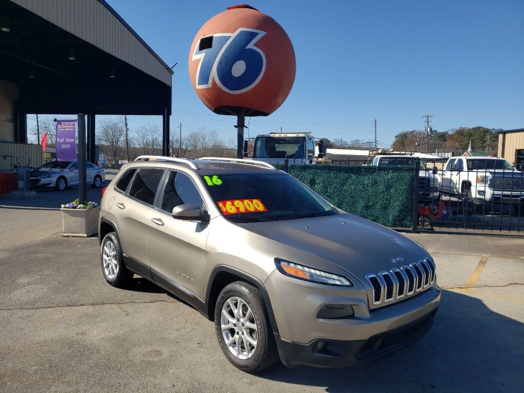 2016 Jeep Cherokee Latitude photo 1