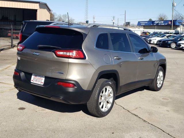 2016 Jeep Cherokee Latitude photo 7