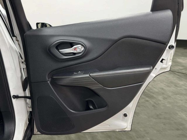 2016 Jeep Cherokee Latitude 4x4 4dr SUV - 22960687 - 16