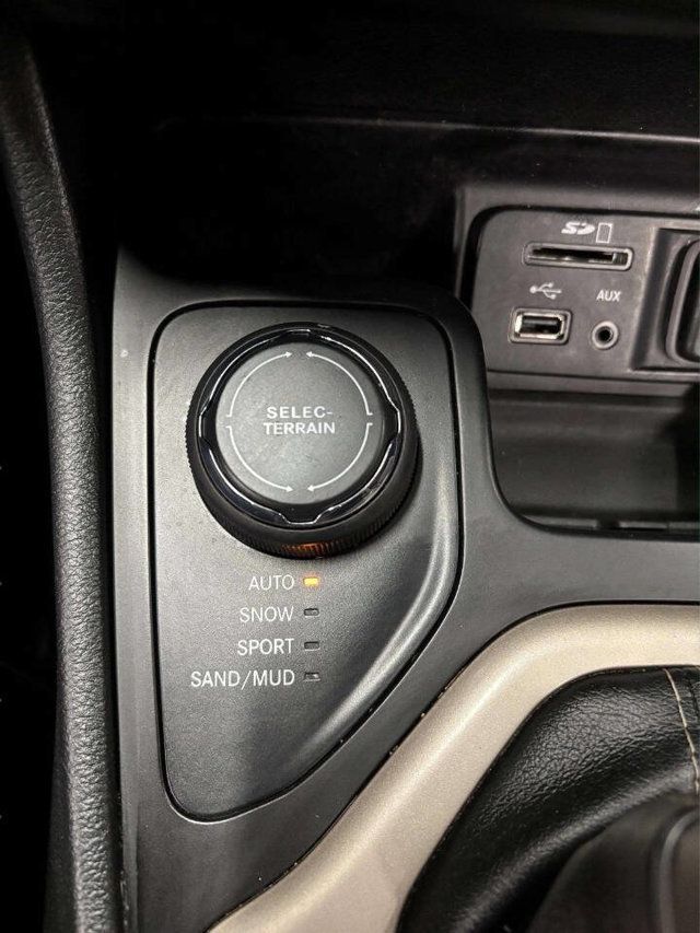 2016 Jeep Cherokee Latitude 4x4 4dr SUV - 22960687 - 28