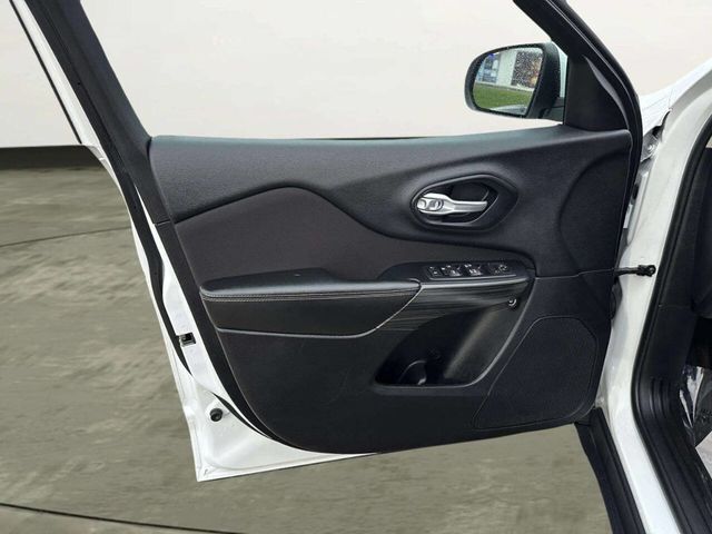 2016 Jeep Cherokee Latitude 4x4 4dr SUV - 23006800 - 9