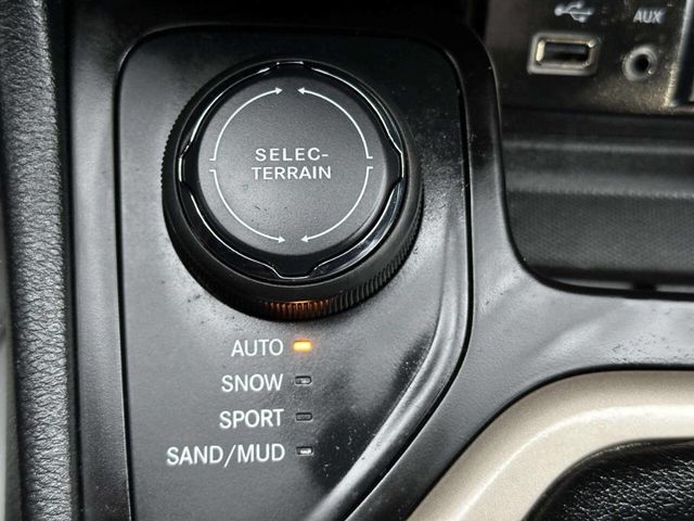 2016 Jeep Cherokee Latitude 4x4 4dr SUV - 23006800 - 29