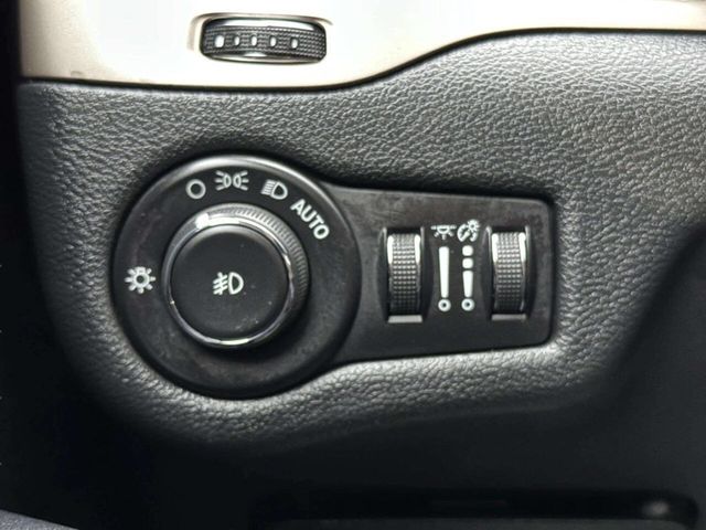 2016 Jeep Cherokee Latitude 4x4 4dr SUV - 23006800 - 32