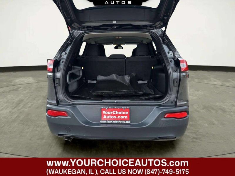 2016 Jeep Cherokee Latitude 4x4 4dr SUV - 23017468 - 12