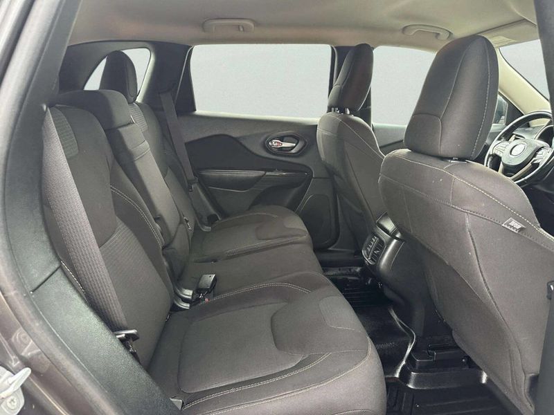 2016 Jeep Cherokee Latitude 4x4 4dr SUV - 23017468 - 14