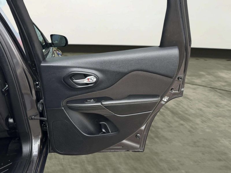 2016 Jeep Cherokee Latitude 4x4 4dr SUV - 23017468 - 15