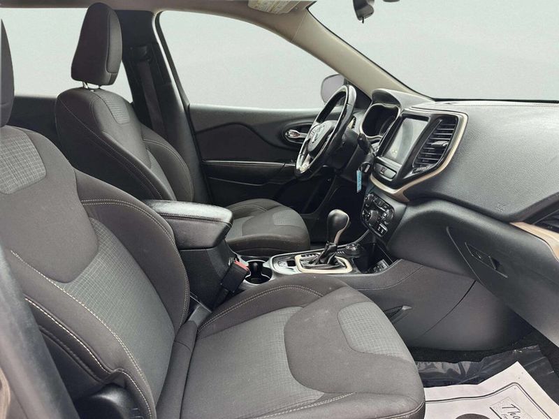 2016 Jeep Cherokee Latitude 4x4 4dr SUV - 23017468 - 21