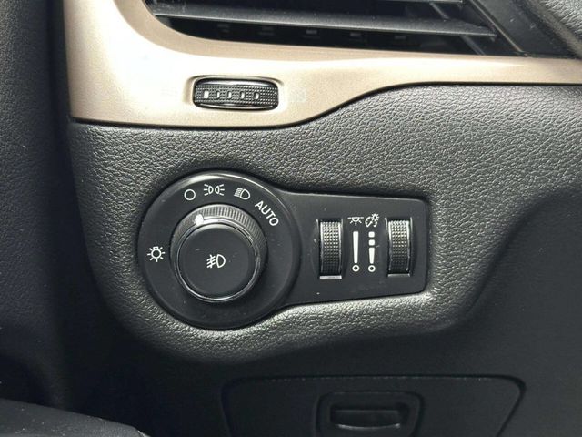 2016 Jeep Cherokee Latitude 4x4 4dr SUV - 23017468 - 30