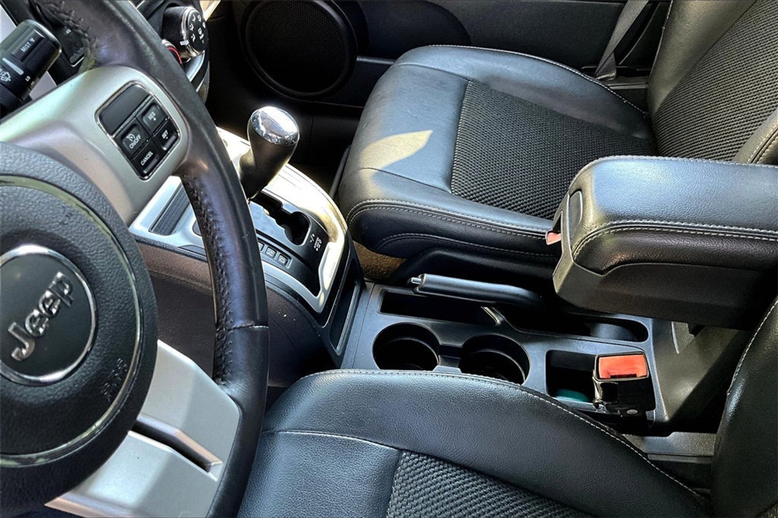 2016 Jeep Compass Latitude photo 28