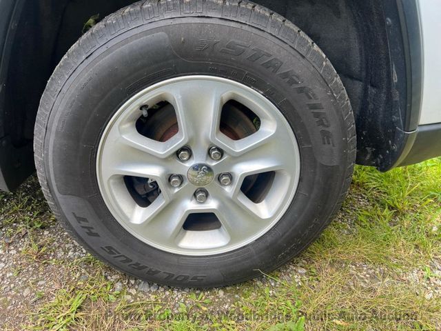 2016 Jeep Grand Cherokee 4WD 4dr Laredo - 23082799 - 12