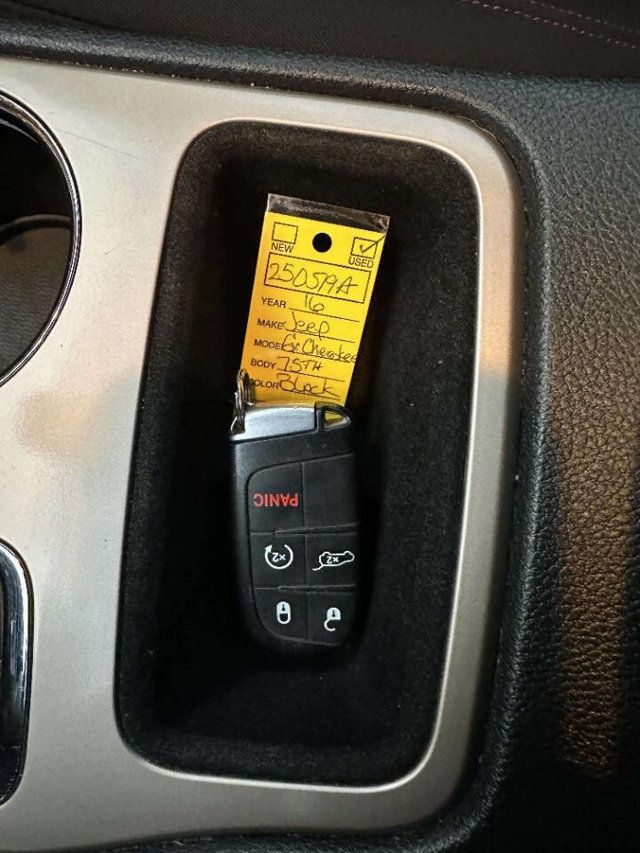 2016 Jeep Grand Cherokee 4WD 4dr Laredo - 22956114 - 25