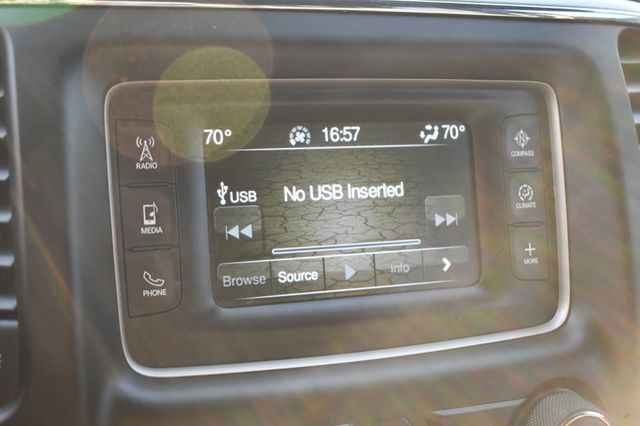 2016 Jeep Grand Cherokee RWD 4dr Laredo - 22990101 - 38