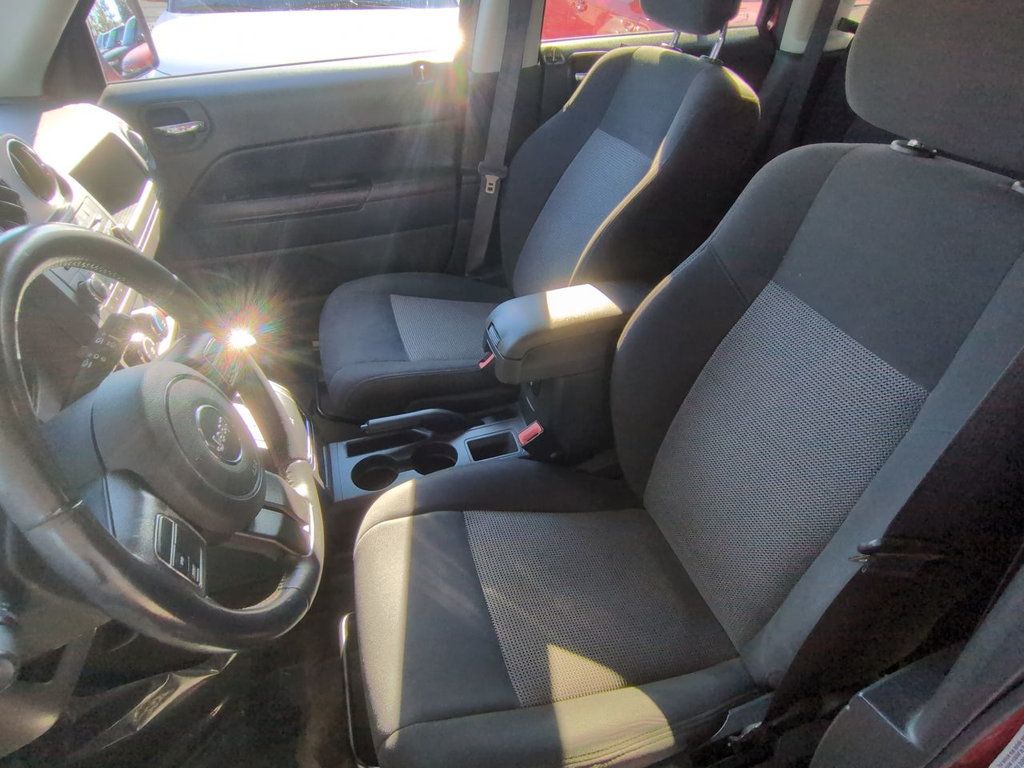 Jeep Patriot FWD 4dr Latitude photo 14