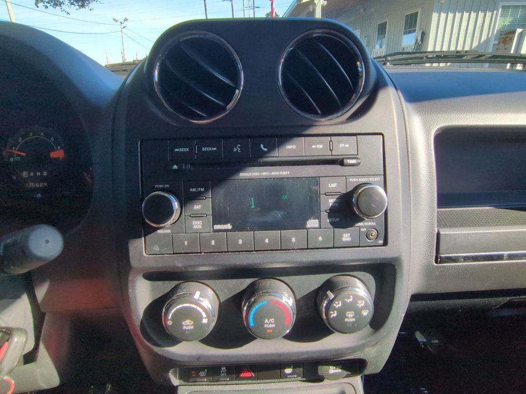 Jeep Patriot FWD 4dr Latitude photo 17