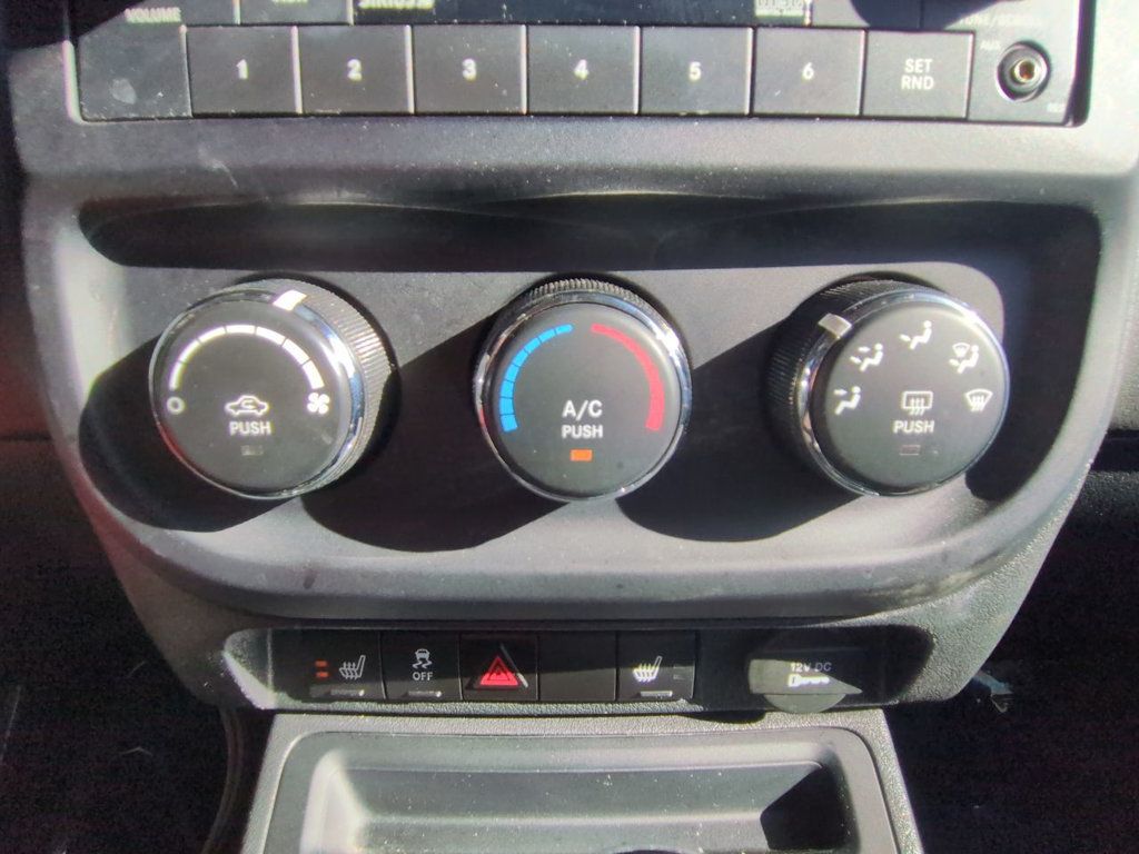 Jeep Patriot FWD 4dr Latitude photo 18