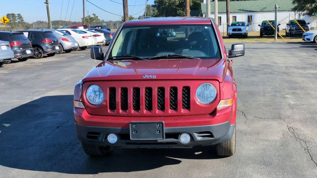Jeep Patriot FWD 4dr Latitude photo 3