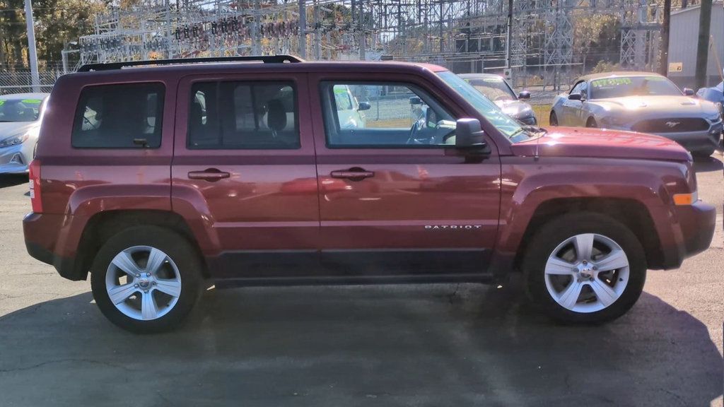 Jeep Patriot FWD 4dr Latitude photo 9