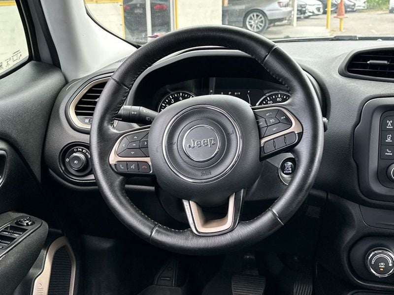 2016 Jeep Renegade 4WD 4dr Latitude - 23014021 - 17