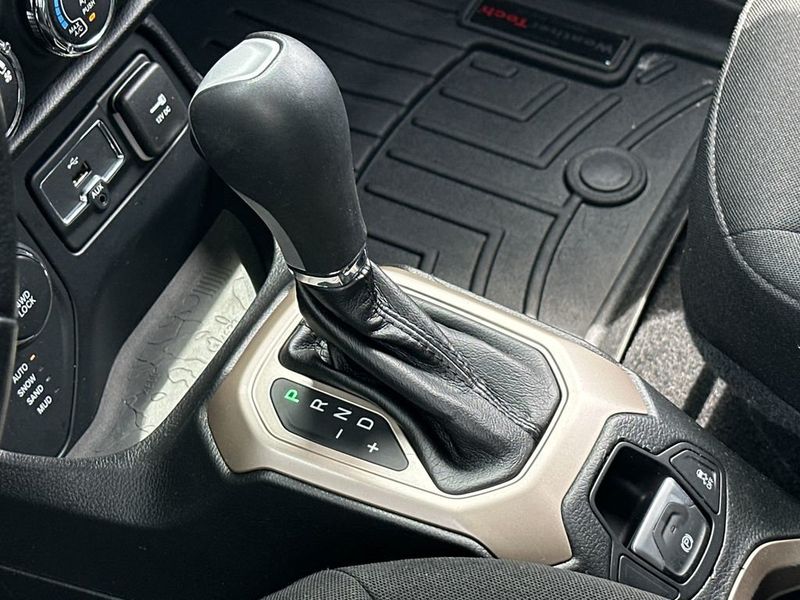 2016 Jeep Renegade 4WD 4dr Latitude - 23014021 - 18