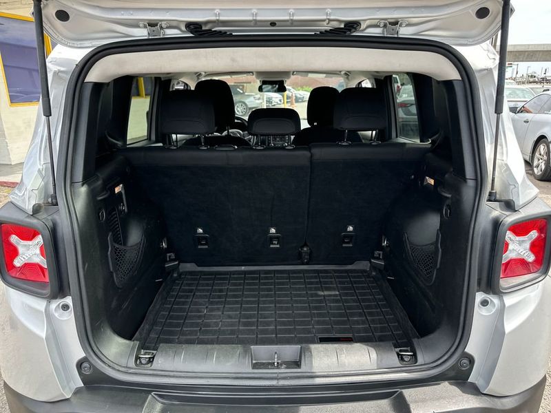 2016 Jeep Renegade 4WD 4dr Latitude - 23014021 - 19