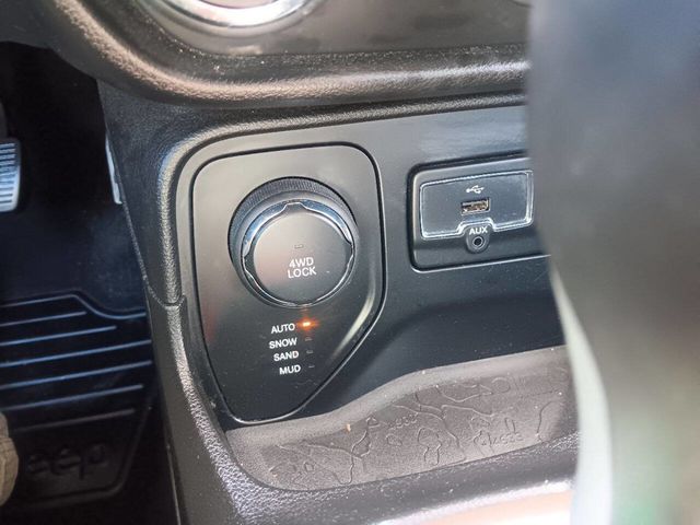 2016 Jeep Renegade 4WD 4dr Latitude - 23008018 - 11
