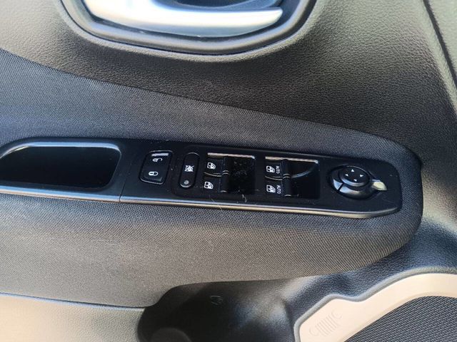 2016 Jeep Renegade 4WD 4dr Latitude - 23008018 - 13
