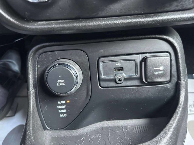 2016 Jeep Renegade 4WD 4dr Latitude - 23057205 - 32