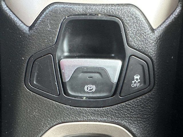 2016 Jeep Renegade 4WD 4dr Latitude - 23057205 - 33