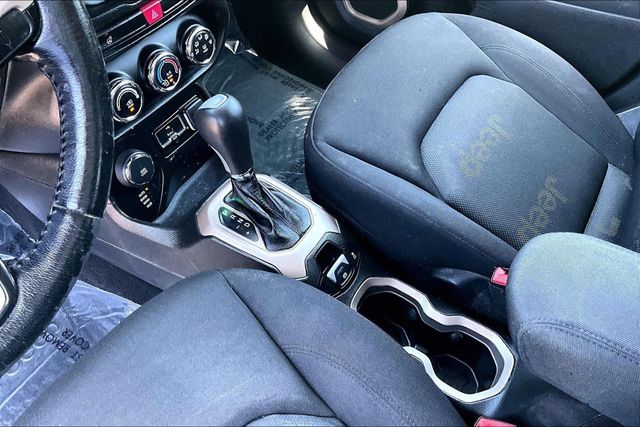 2016 Jeep Renegade 4WD 4dr Latitude - 23035920 - 26