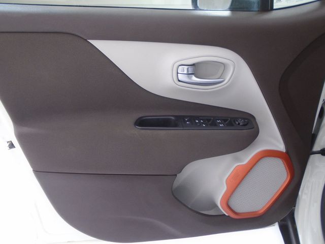 2016 Jeep Renegade 4WD 4dr Latitude - 22971799 - 8