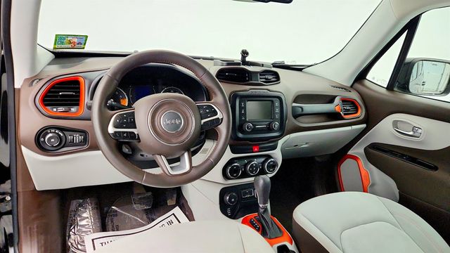 2016 Jeep Renegade 4WD 4dr Latitude w/ My Sky Power Retractable / Removable Panels - 22967449 - 11