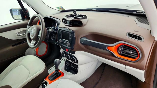 2016 Jeep Renegade 4WD 4dr Latitude w/ My Sky Power Retractable / Removable Panels - 22967449 - 24