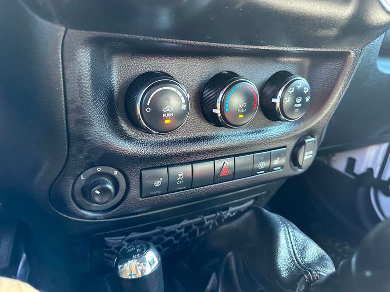 2016 Jeep Wrangler 4WD 2dr Rubicon Hard Rock - 22921267 - 35