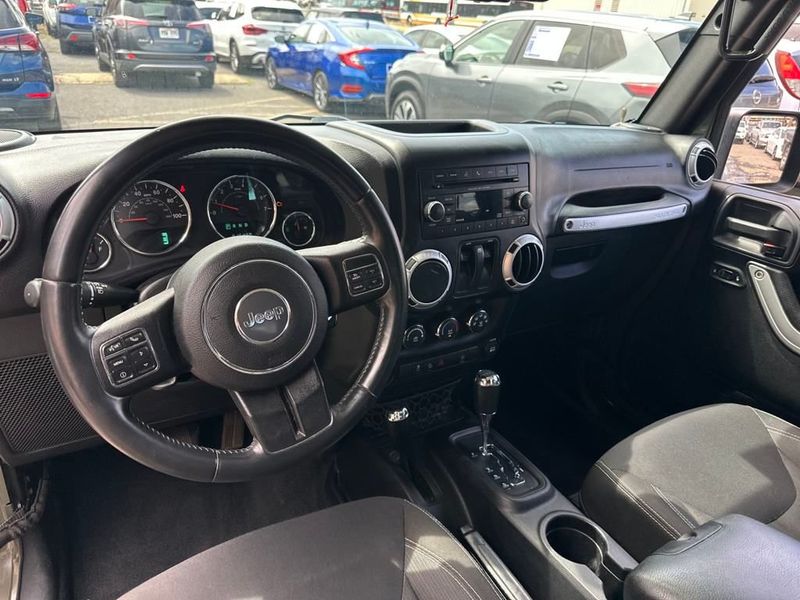 2016 Jeep Wrangler 4WD 2dr Sahara - 22929200 - 13