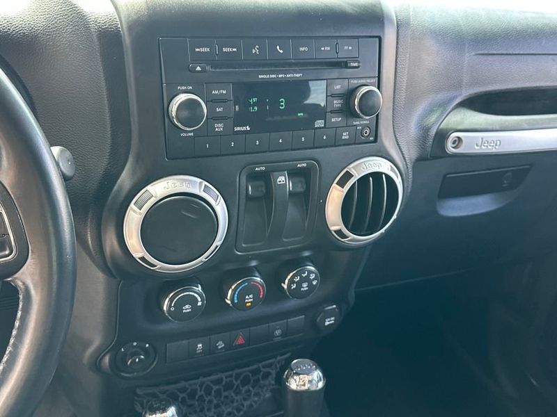 2016 Jeep Wrangler 4WD 2dr Sahara - 22929200 - 15