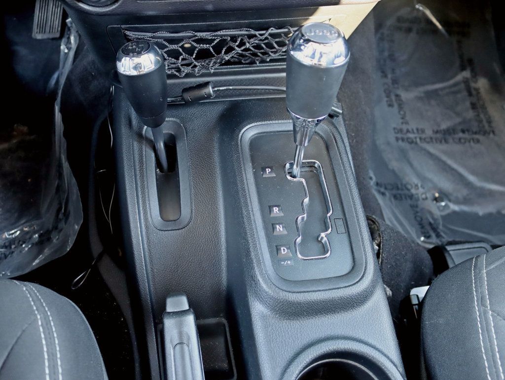 2016 Jeep Wrangler 4WD 2dr Sahara - 22980873 - 17