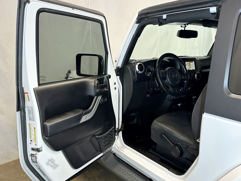2016 Jeep Wrangler 4WD 2dr Sahara - 23057576 - 14