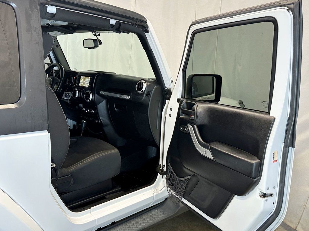 2016 Jeep Wrangler 4WD 2dr Sahara - 23057576 - 15