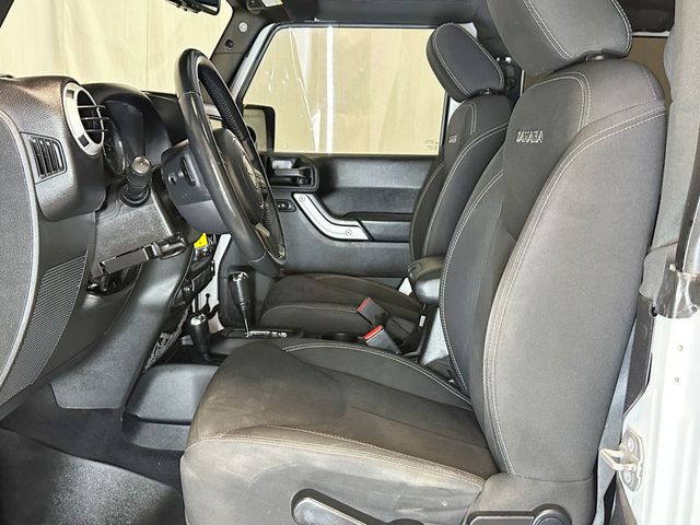 2016 Jeep Wrangler 4WD 2dr Sahara - 23057576 - 16