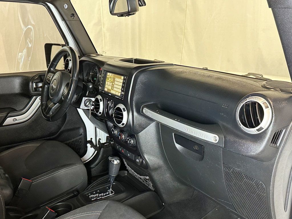 2016 Jeep Wrangler 4WD 2dr Sahara - 23057576 - 21