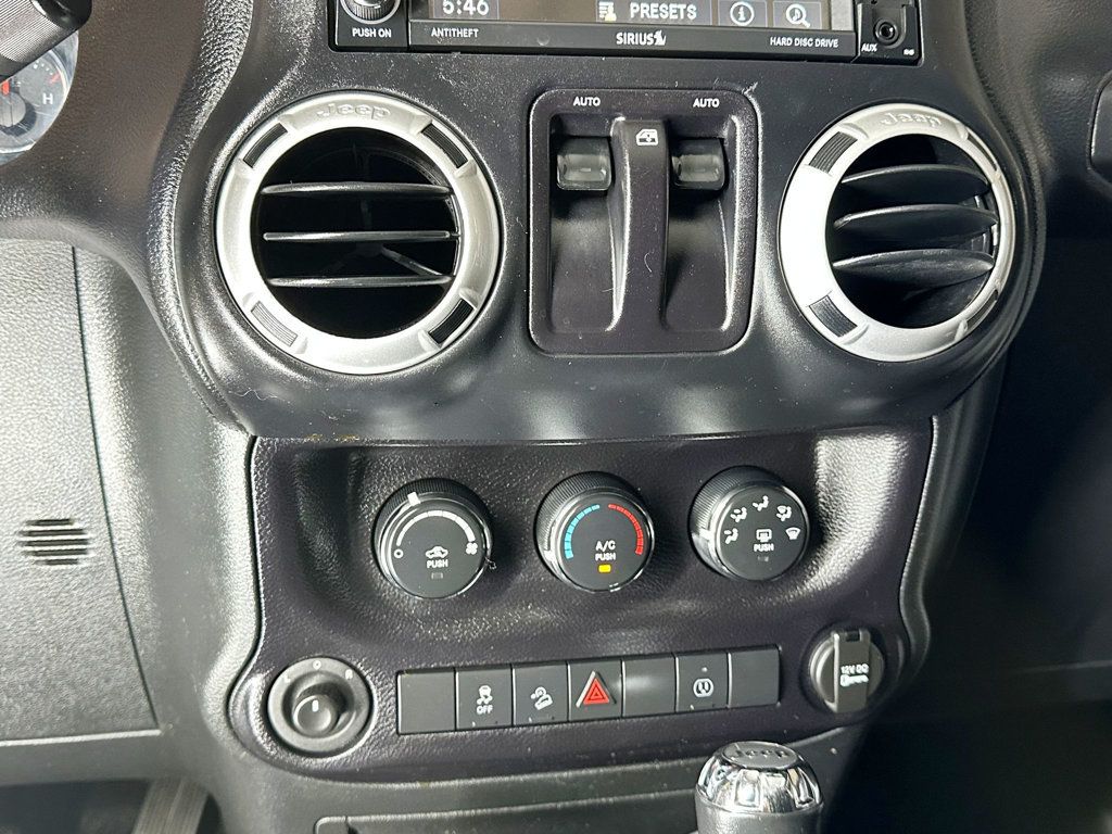2016 Jeep Wrangler 4WD 2dr Sahara - 23057576 - 25