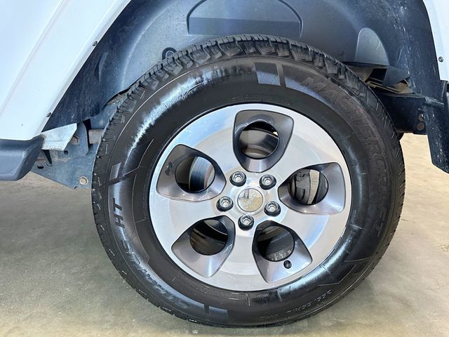 2016 Jeep Wrangler 4WD 2dr Sahara - 23057576 - 36