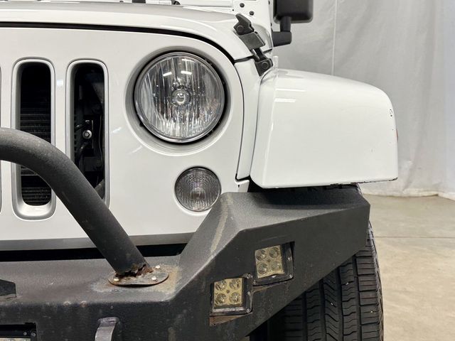 2016 Jeep Wrangler 4WD 2dr Sahara - 23057576 - 6