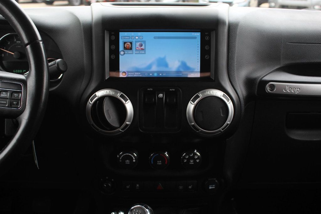2016 Jeep Wrangler Rubicon photo 8