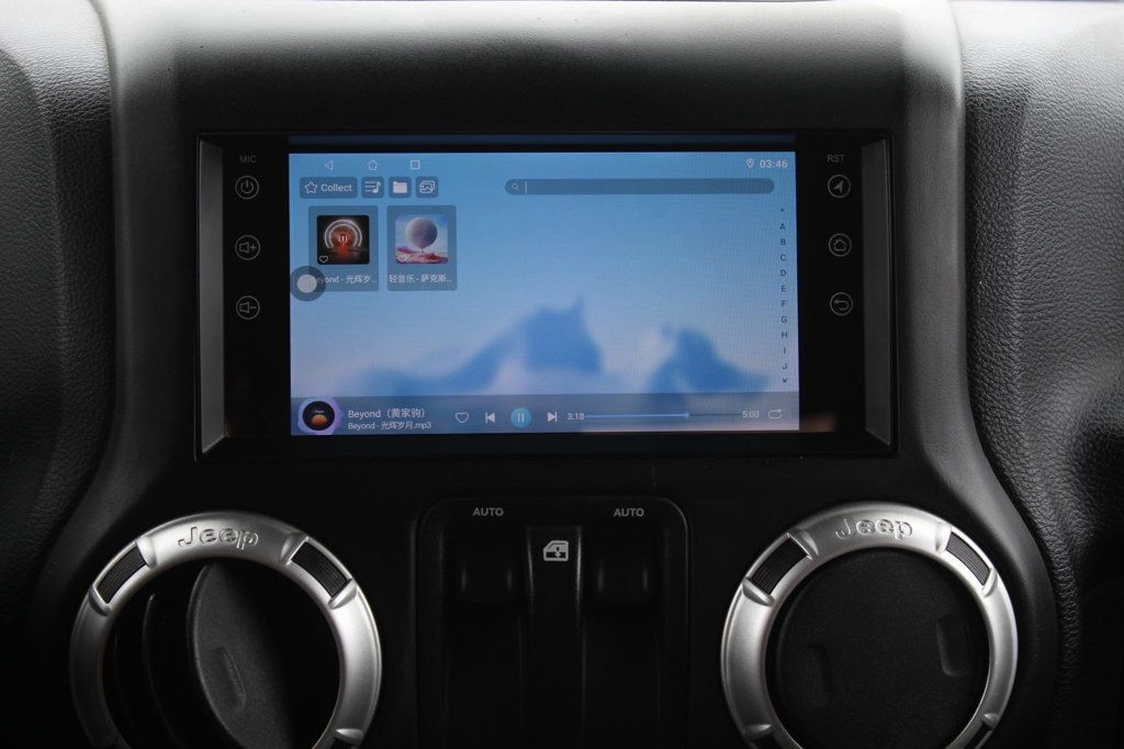 2016 Jeep Wrangler Rubicon photo 9