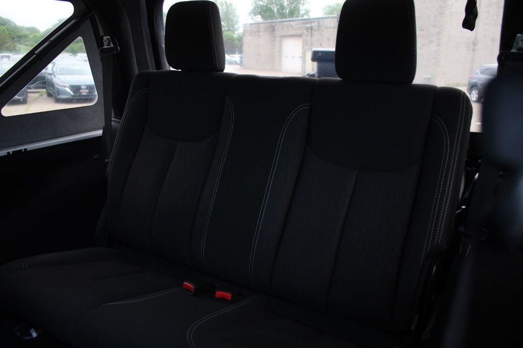 2016 Jeep Wrangler Rubicon photo 19
