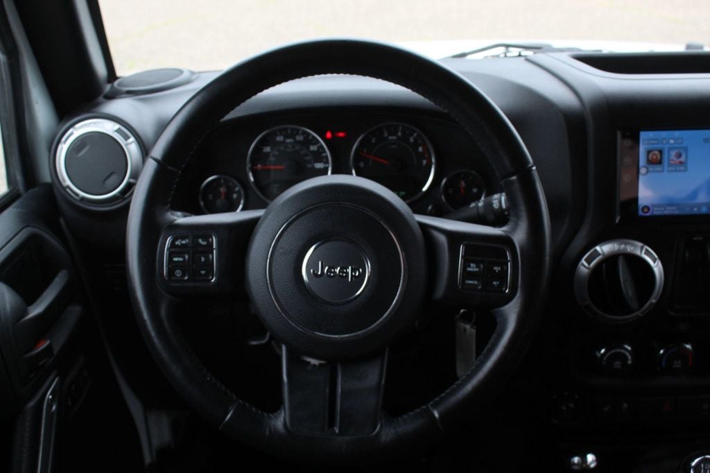2016 Jeep Wrangler Rubicon photo 21