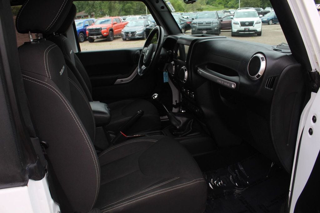 2016 Jeep Wrangler Rubicon photo 6