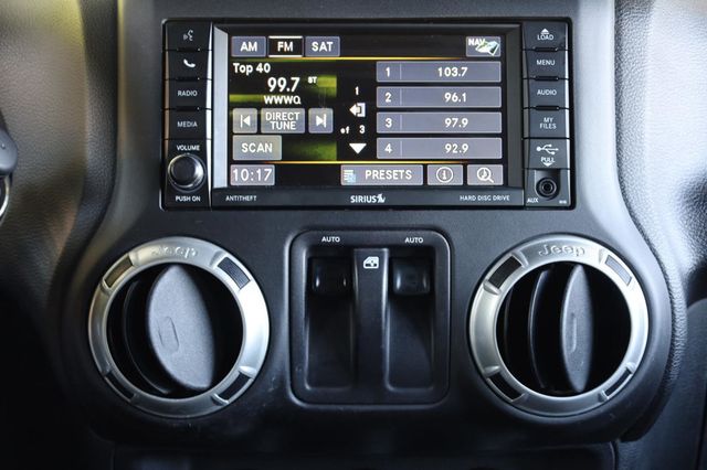 2016 Jeep Wrangler Sahara - 23017394 - 30