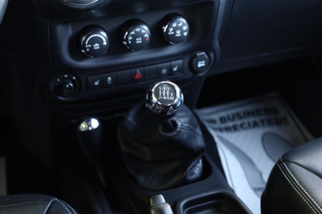 2016 Jeep Wrangler Sahara - 23017394 - 32